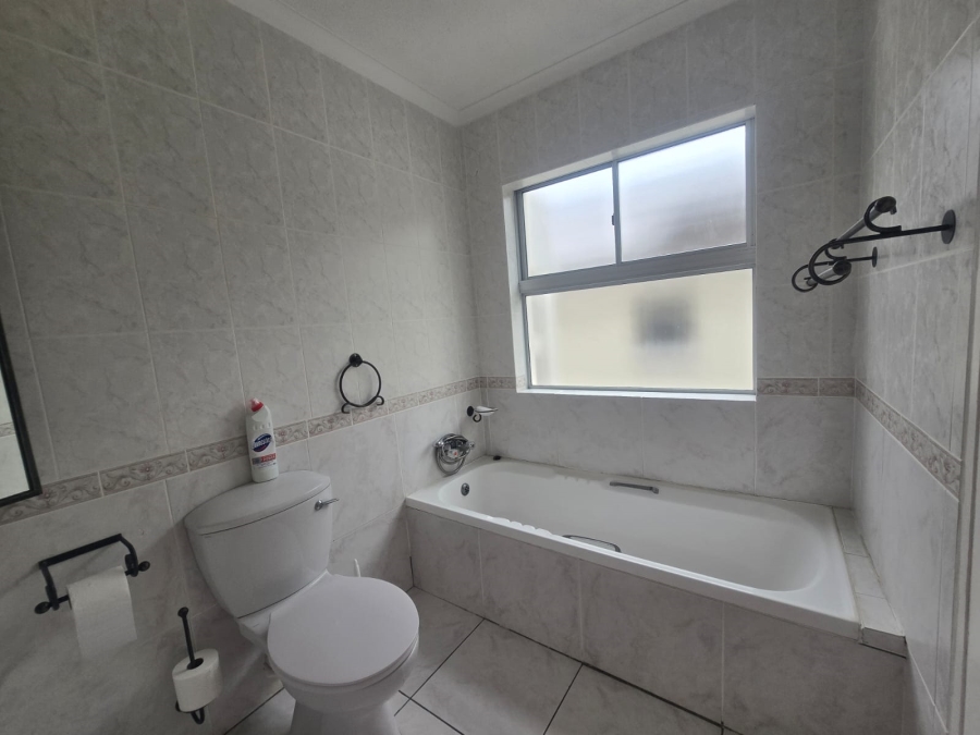 4 Bedroom Property for Sale in Royal Alfred Marina Eastern Cape